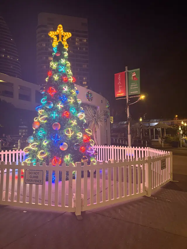 Broadbeach Mall Christmas Tree 2025 - Install for City of Gold Coast - Mainline Electrics
